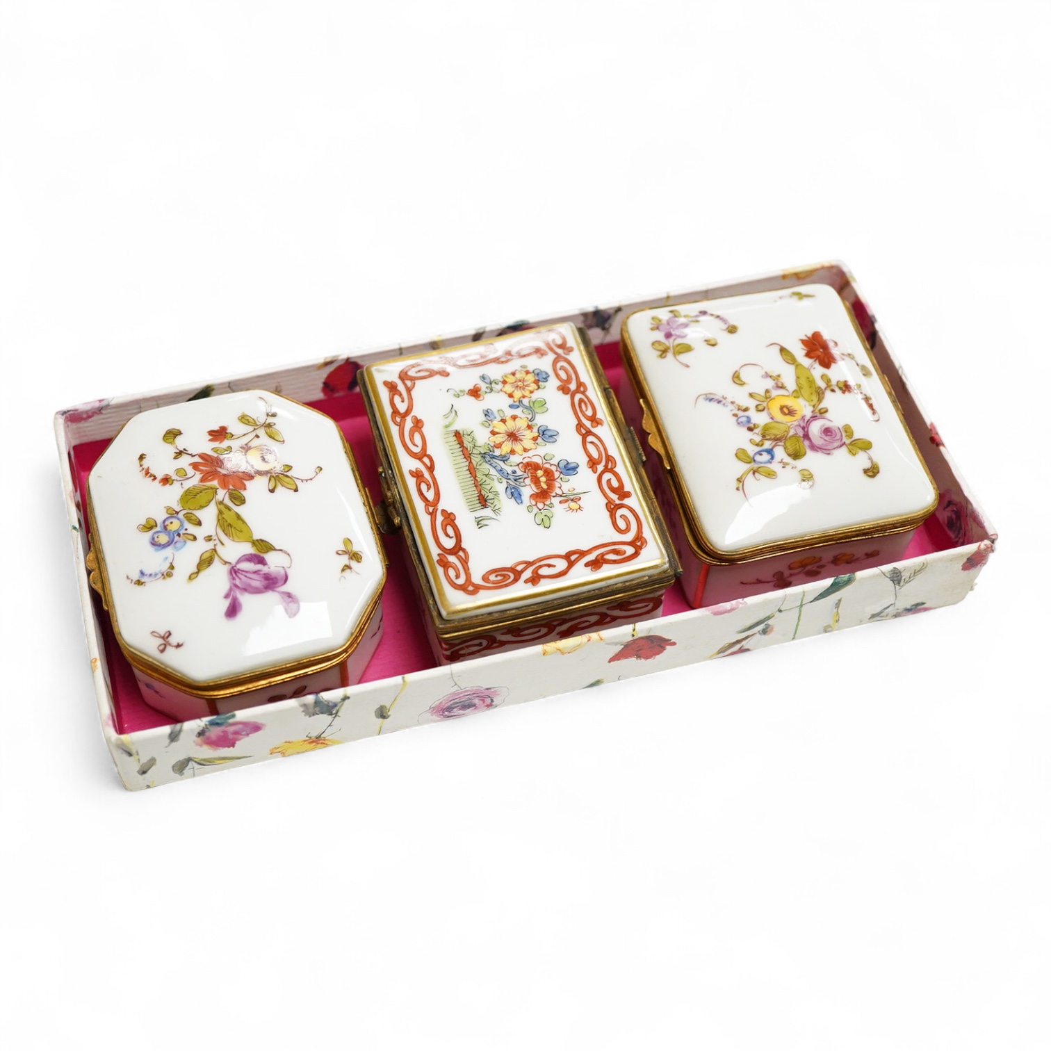 Three early 20th century French porcelain snuff boxes with floral decoration, 7cm wide